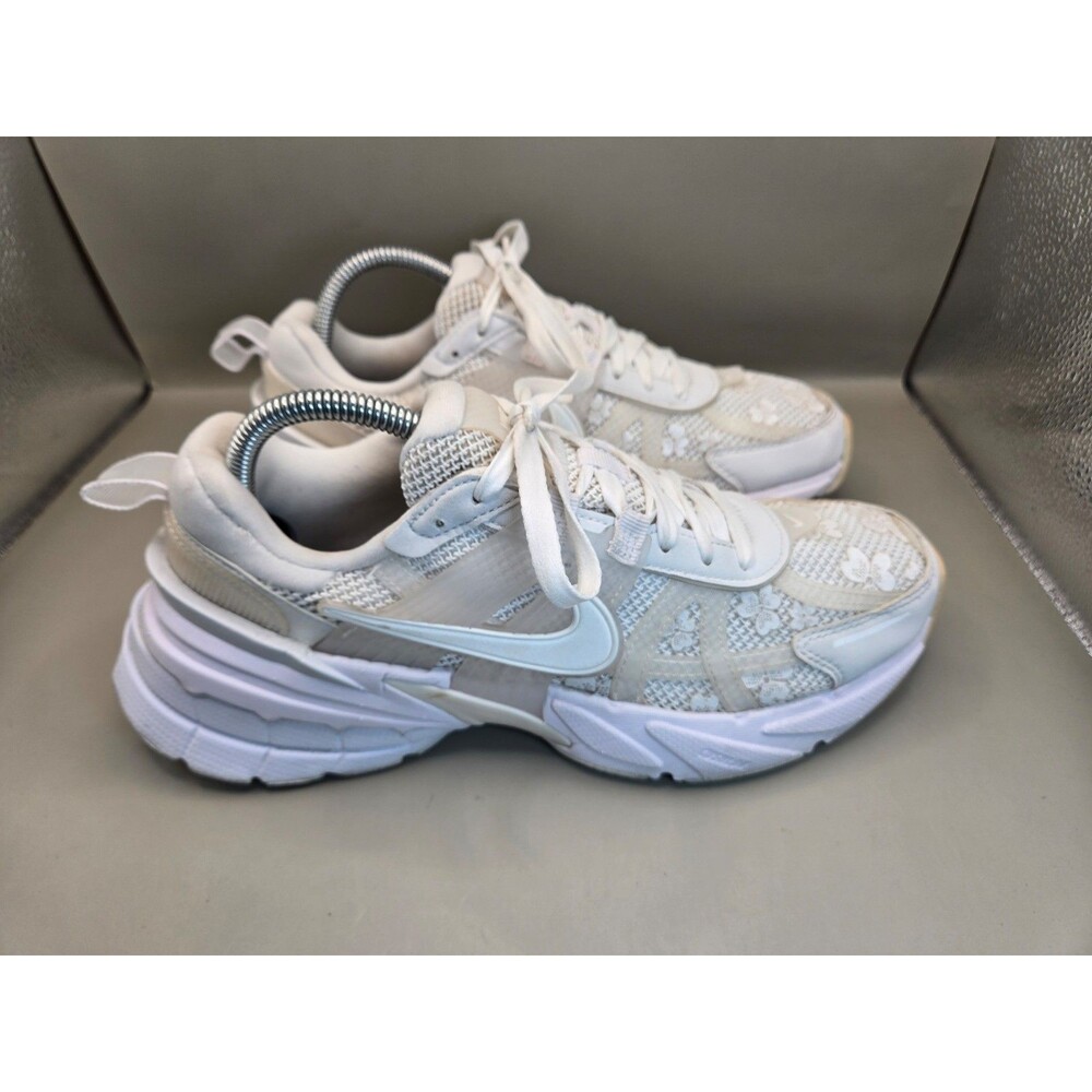 Nike V2K Run Shoes Women's 10 Summit White Road Running Athletic 2000s Sneakers